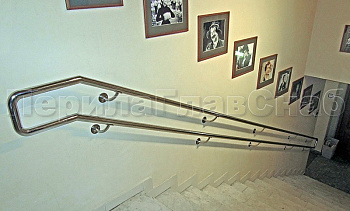 Двойной пристенный поручень из нержавейки в Екатеринбурге. Готовые проекты ПерилаГлавСнаб Двойной пристенный поручень из нержавейки в Екатеринбурге. Готовые проекты ПерилаГлавСнаб