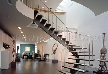 Изготовление лестниц для загородного дома купить в Екатеринбурге