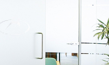 Перегородки из стекла в интерьере офиса купить в Екатеринбурге