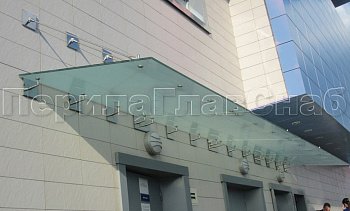 Стеклянные козырьки и навесы в Екатеринбурге. Готовые проекты ПерилаГлавСнаб Стеклянные козырьки и навесы в Екатеринбурге. Готовые проекты ПерилаГлавСнаб