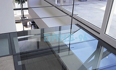 Стеклянный потолок на межэтажной площадке купить в Екатеринбурге