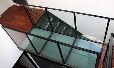 Стеклянный пол для легкого перекрытия между этажами купить в Екатеринбурге
