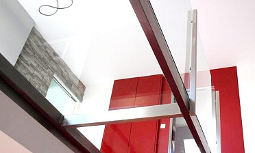 Стеклянные полы из закаленного стекла купить в Екатеринбурге