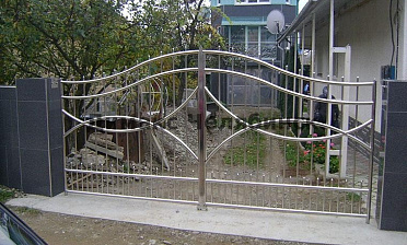 Нержавеющие двустворчатые калитки с вертикальным заполнением купить в Екатеринбурге