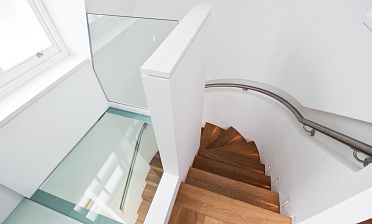 Стеклянный потолок в двухъярусной квартире купить в Екатеринбурге