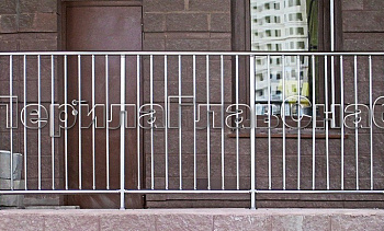 Перила на балкон с вертикальным заполнением в Екатеринбурге. Готовые проекты ПерилаГлавСнаб Перила на балкон с вертикальным заполнением в Екатеринбурге. Готовые проекты ПерилаГлавСнаб