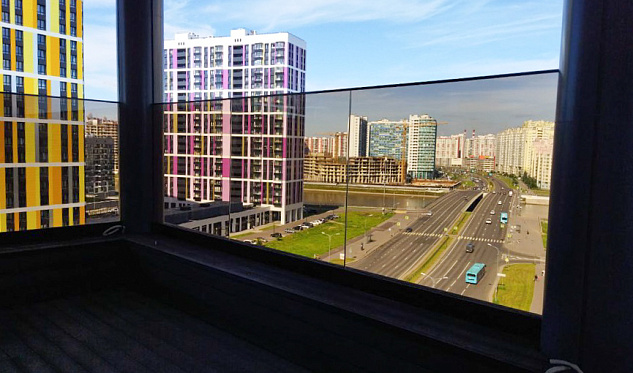  Бронзовое стекло на профиле на террасе в Екатеринбурге. Готовые проекты ПерилаГлавСнаб