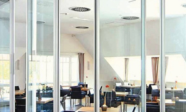 Стеклянные перегородки для зоны отдыха в офисе купить в Екатеринбурге