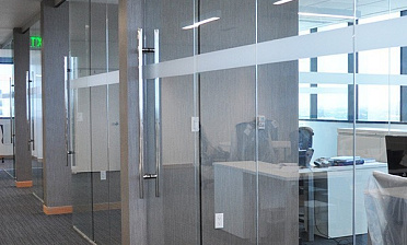 Цельностеклянные перегородки для офиса купить в Екатеринбурге