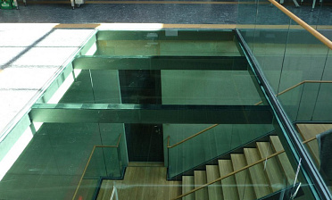 Стеклянный потолок в бизнес-центре купить в Екатеринбурге