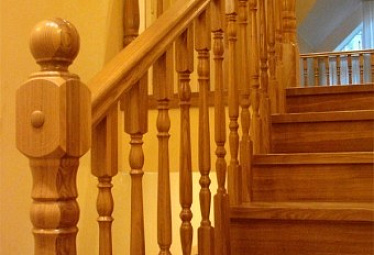 Деревянные лестницы купить в Екатеринбурге