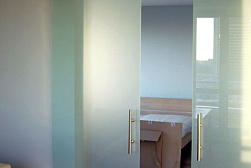 Раздвижные стеклянные двери в Екатеринбурге. Готовые проекты ПерилаГлавСнаб - фото 7