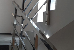 Перила для лестниц из металла в Екатеринбурге. Готовые проекты ПерилаГлавСнаб - фото 14