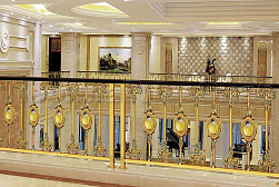 Латунные перила под золото в Екатеринбурге. Готовые проекты ПерилаГлавСнаб - фото 1