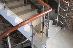 Перила и ограждения из нержавейки и дерева в Екатеринбурге. Готовые проекты ПерилаГлавСнаб - фото 28 Перила и ограждения из нержавейки и дерева в Екатеринбурге. Готовые проекты ПерилаГлавСнаб - фото 28