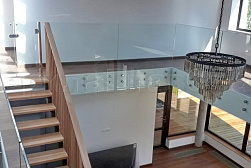 Стеклянные перила для атриумов в Екатеринбурге. Готовые проекты ПерилаГлавСнаб - фото 21