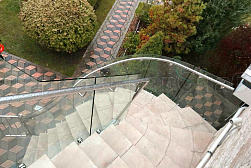 Стеклянные перила для винтовых лестниц в Екатеринбурге. Готовые проекты ПерилаГлавСнаб - фото 13