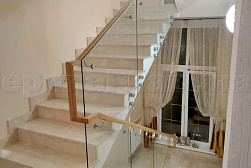 Цельностеклянные ограждения на несущем стекле в Екатеринбурге. Готовые проекты ПерилаГлавСнаб - фото 1