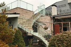 Стеклянные ограждения для улицы в Екатеринбурге. Готовые проекты ПерилаГлавСнаб - фото 2