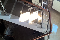 Перила и ограждения из нержавейки и дерева в Екатеринбурге. Готовые проекты ПерилаГлавСнаб - фото 26 Перила и ограждения из нержавейки и дерева в Екатеринбурге. Готовые проекты ПерилаГлавСнаб - фото 26