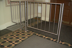 Ограждение лестницы от детей в Екатеринбурге. Готовые проекты ПерилаГлавСнаб - фото 1