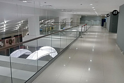 Цельностеклянные ограждения на несущем стекле в Екатеринбурге. Готовые проекты ПерилаГлавСнаб - фото 2