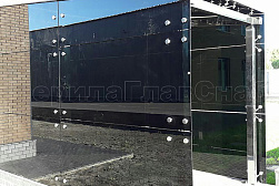 Стеклянные козырьки на спайдерах в Екатеринбурге. Готовые проекты ПерилаГлавСнаб - фото 4