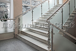 Стеклянные ограждения для торговых  и бизнес центров в Екатеринбурге. Готовые проекты ПерилаГлавСнаб - фото 2