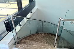 Стеклянные перила для винтовых лестниц в Екатеринбурге. Готовые проекты ПерилаГлавСнаб - фото 5