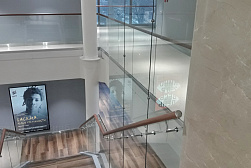 Цельностеклянные ограждения на несущем стекле в Екатеринбурге. Готовые проекты ПерилаГлавСнаб - фото 14